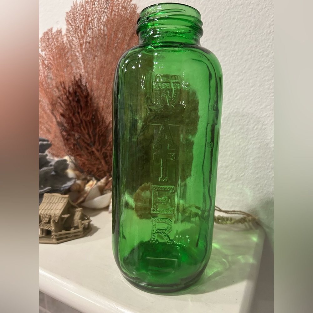 Anchor Hocking Owens Illinois 40oz Green Glass Water Juice Bottle. 9” Vintage